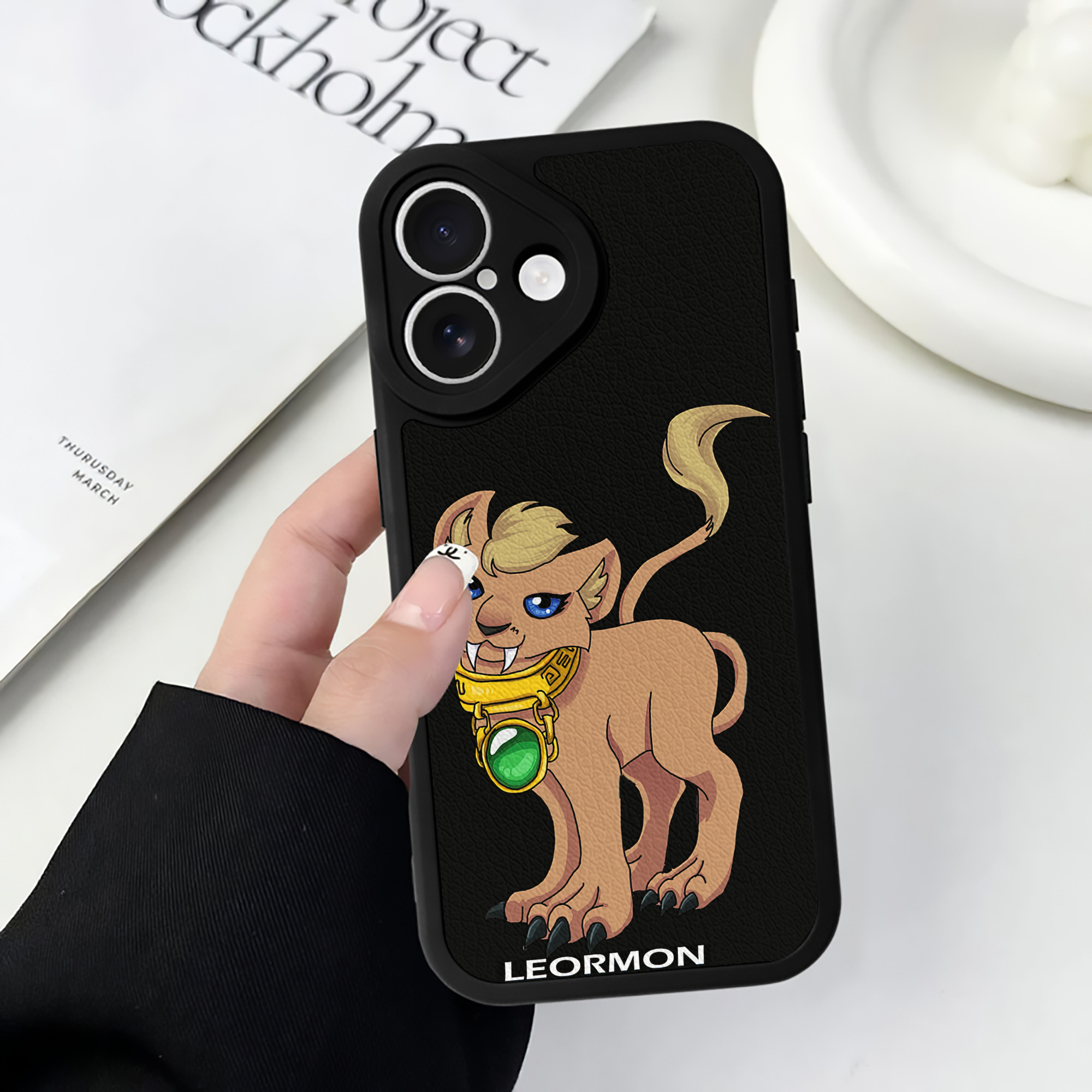 （画像用） Digimon デジタルモンスター/デジモン 【iPhone 16シリーズ対応】シリコンスマホケース（レザー調） 材質：シリコン